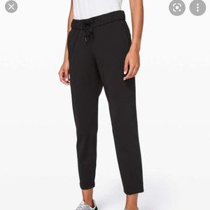 Lululemon On The Fly Crops (size 6)